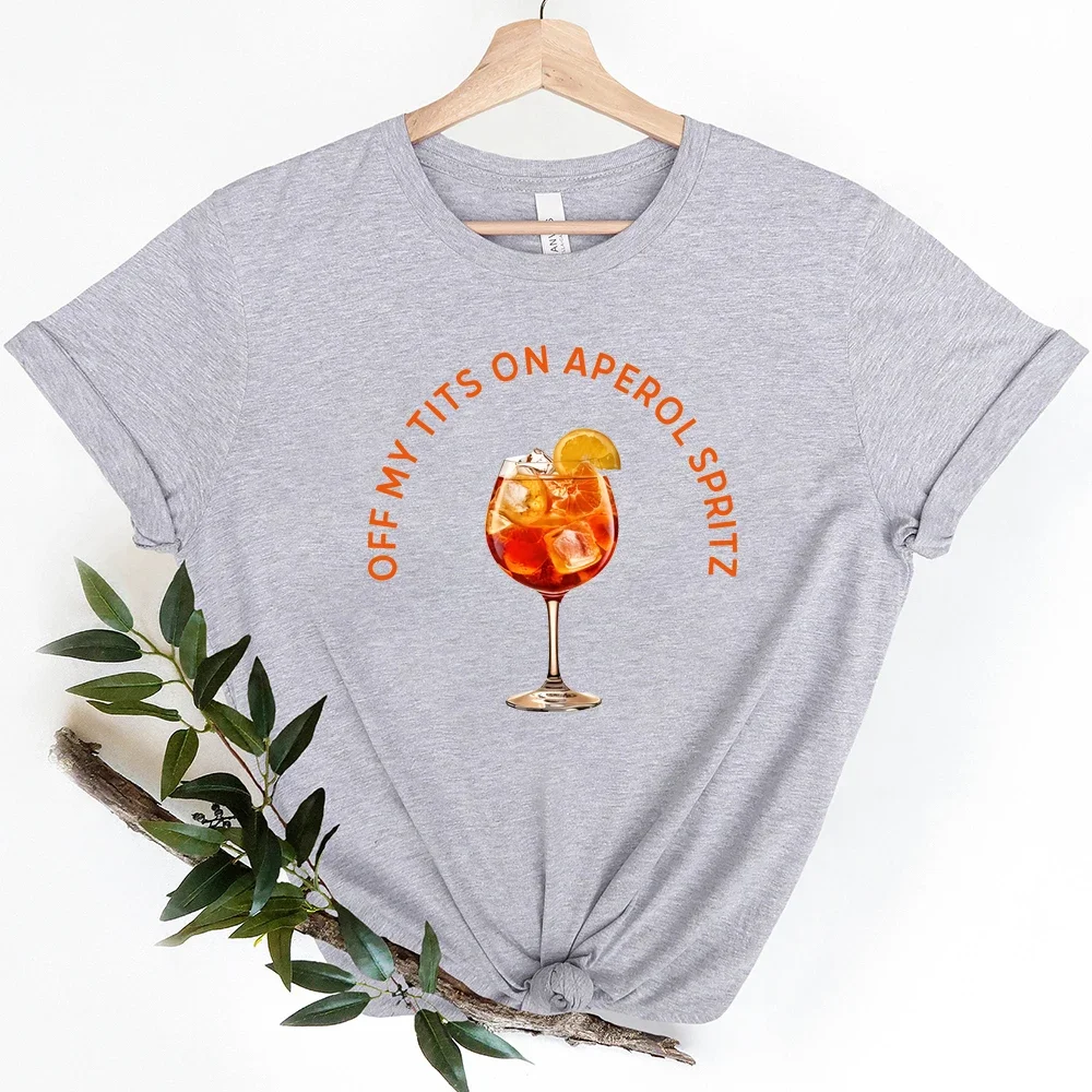 Off My Tits on Aperol Spritz t-Shirt Fun Cocktail Graphic Tee Unique Casual Summer Drink Gift per gli appassionati di Cocktail Shirt Top