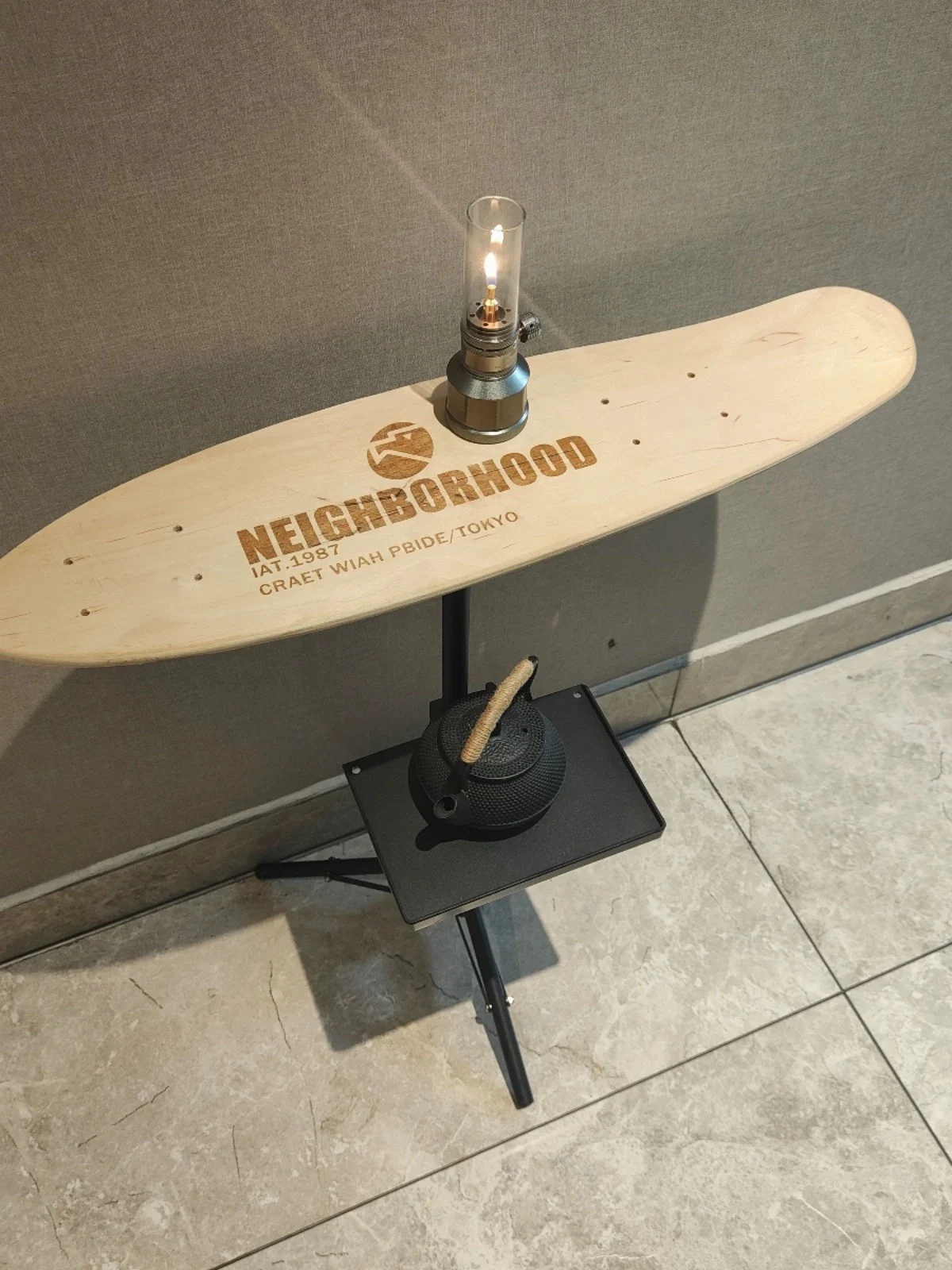 Tavolo da skateboard di sollevamento NBHD di zona caffetteria negozio di campeggio tavolo in stile industriale in legno