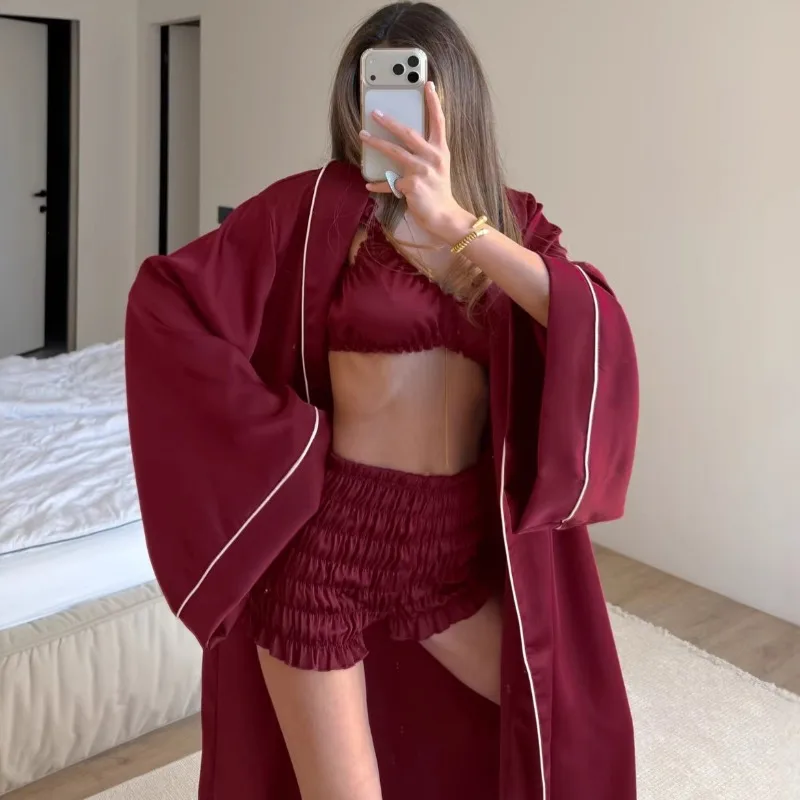 

Новый комплект из 3 предметов: комфортная атласная ночная сорочка, трусики на бретельках и шорты для дома и отдыха, коллекция Весна-Лето 2026 (европейско-американский стиль)