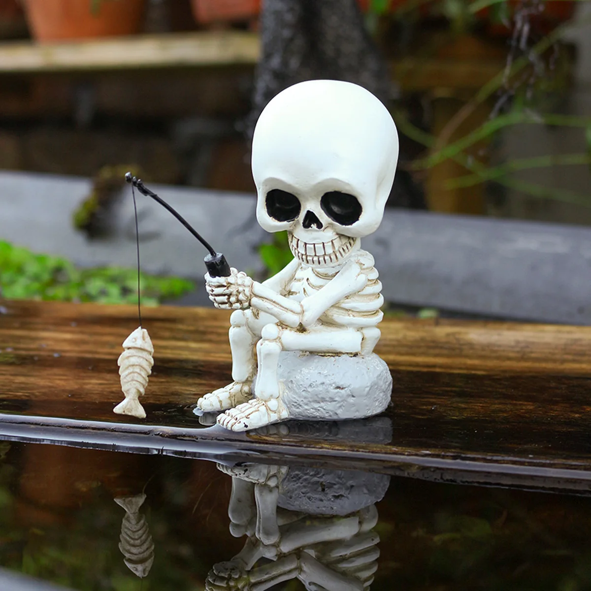 

3D Moving Fishing Skeleton Statue - Wind Resistant Halloween Garden Decorations, Spooky Porch Decor for Home