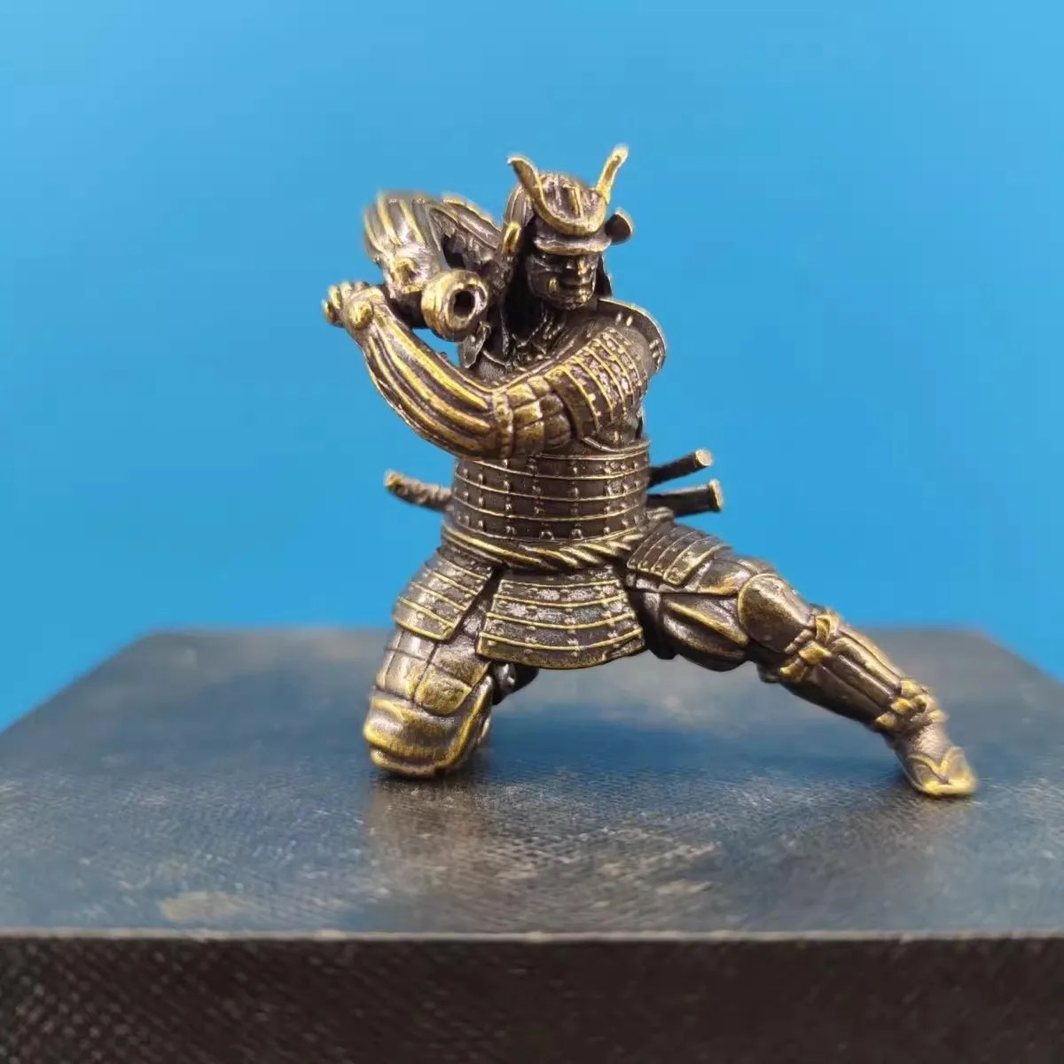 

Antique Brass Samurai Incense Burner Miniature Kneeling Warrior Sculpture Zen Desk Decor Japanese Armor Statue Spiritual Gift