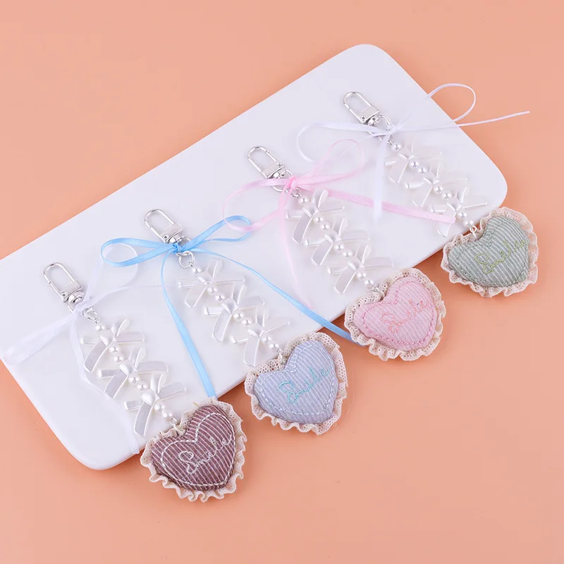Llavero de cinta coqueta: colgante de bolso con forma de corazón de encaje y lazo de perlas, joyería de tela Kawaii para niñas y estética IG