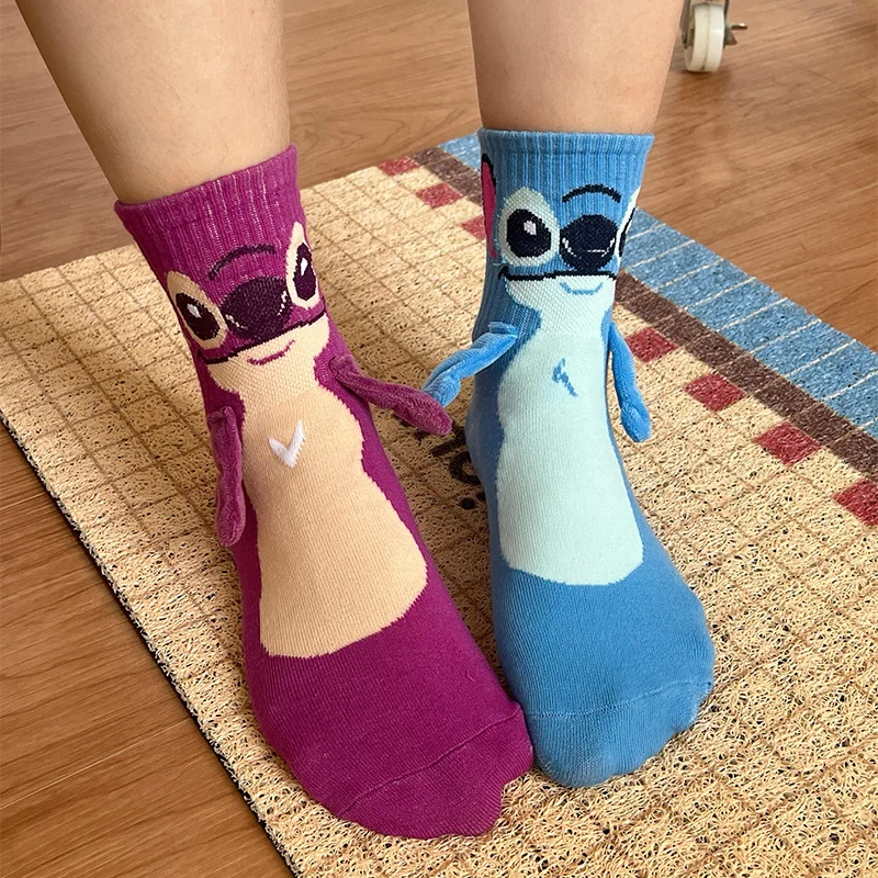 Disney Stitch Magnet Hand In Hand Socke Cartoon Spaß Mode Weich Bequem Kreativ Erwachsene Kinder Weihnachtsstrumpf Spielzeug Geschenk