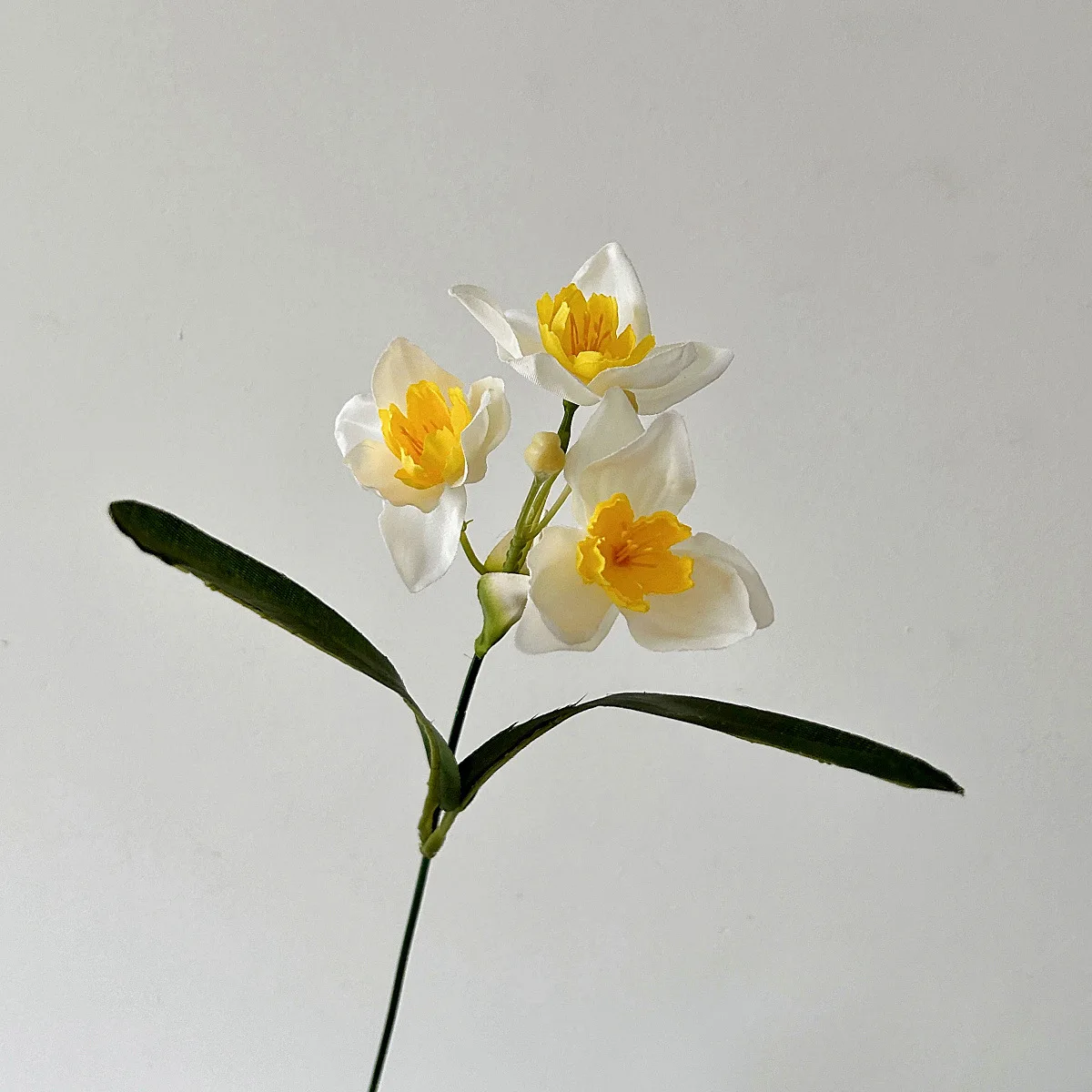 Ins Style Artificial Daffodil Bouquet, Fresh Faux Flowers for Living Room Table Decor Home Floral Ornaments Fake Plants