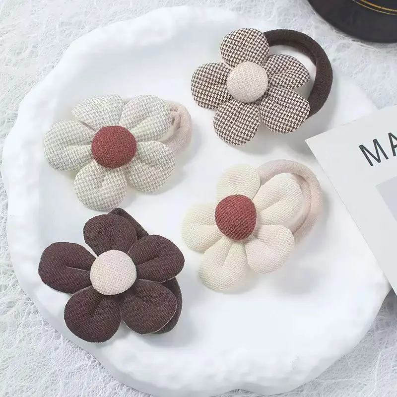 40 Stück 4,5 cm große Stoffblumenapplikationen mit fünf Blütenblättern für DIY-Haarspangen, Kleidung, Schuhe, Hüte, Dekorationen und Aufnäher – Detail 4