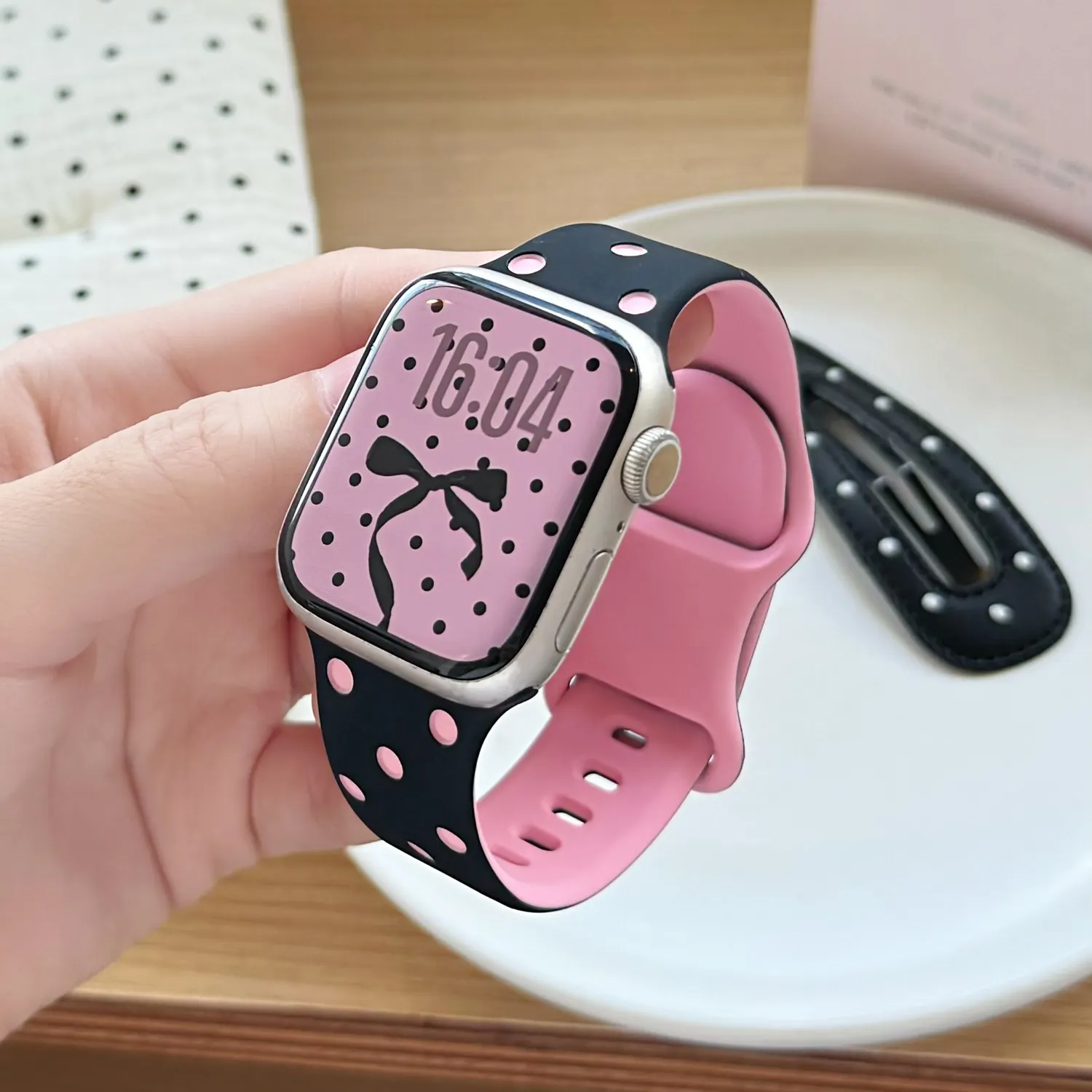 Exclusive star-shaped Soft Silicone Strap For Apple Watch band women Strap Series 11/10/9/8/7/6/5/4 40mm 41mm 44mm 45mm 46mm