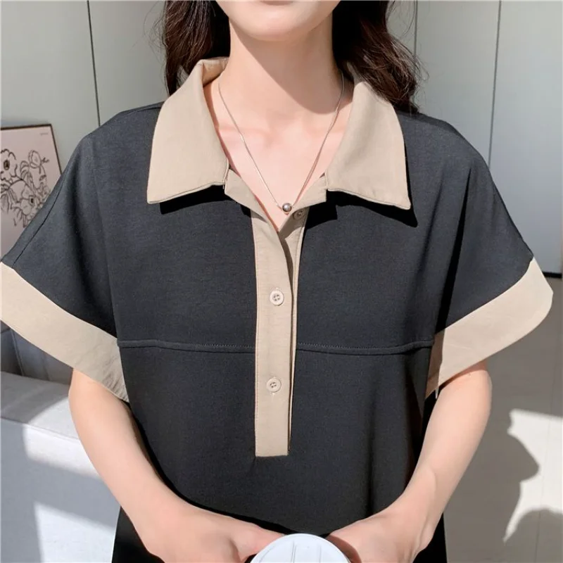 Gespleißtes, kontrastfarbenes Kragenkleid über dem Knie, lockeres, schlankmachendes T-Shirt-Kleid 2026