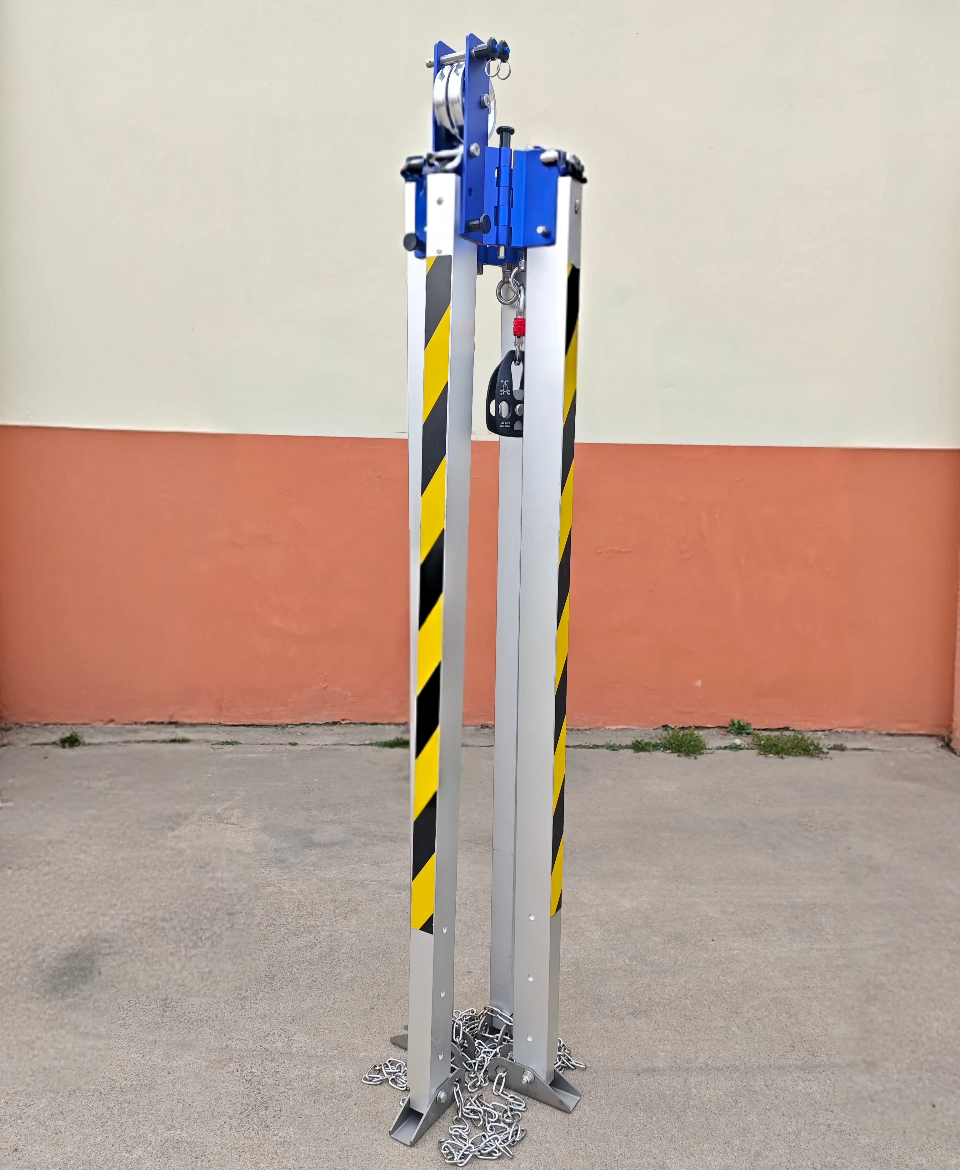 Heavy- Aluminum Rescue Tripod with Self Locking Winch Firefighting & Confined Space Entry Safety System