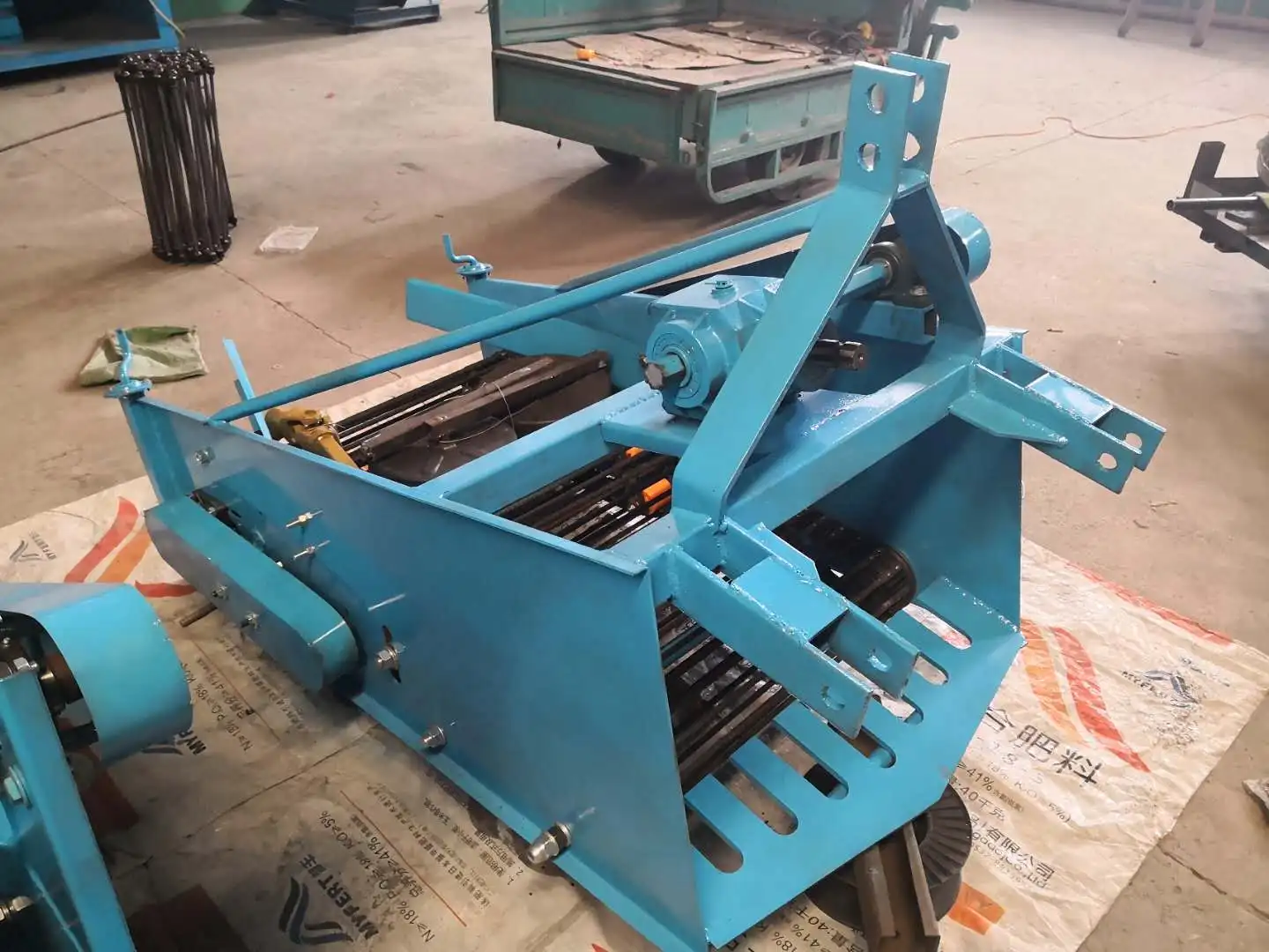 High Productivity Automated Quarry Farm Small Stone Harvester Beach Picking Tractor Stone Picker Collecting Rock Machine