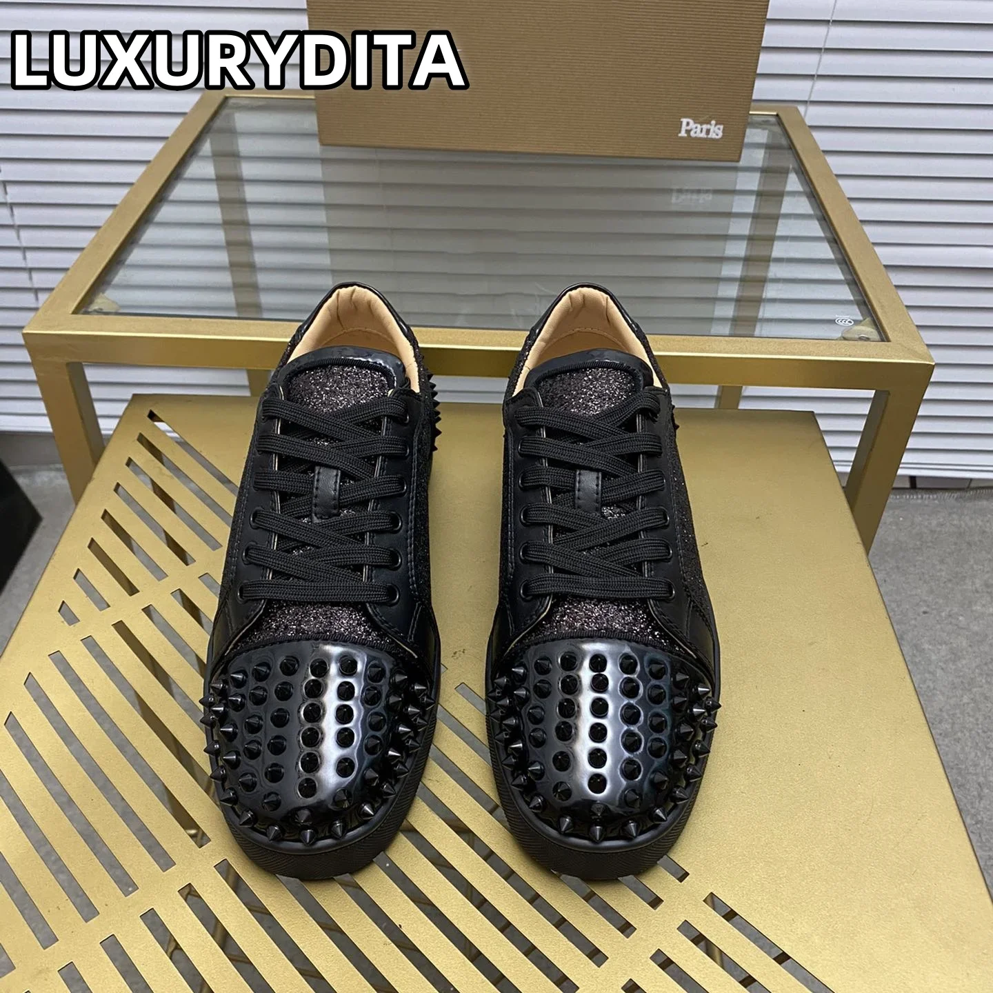 

Top Quality Womens Trendy Casual Tennis Shoes Luxury Mens Real Leather Sneakers 35-48 Designr Rivet Red Sole Lovers Shoes M0056
