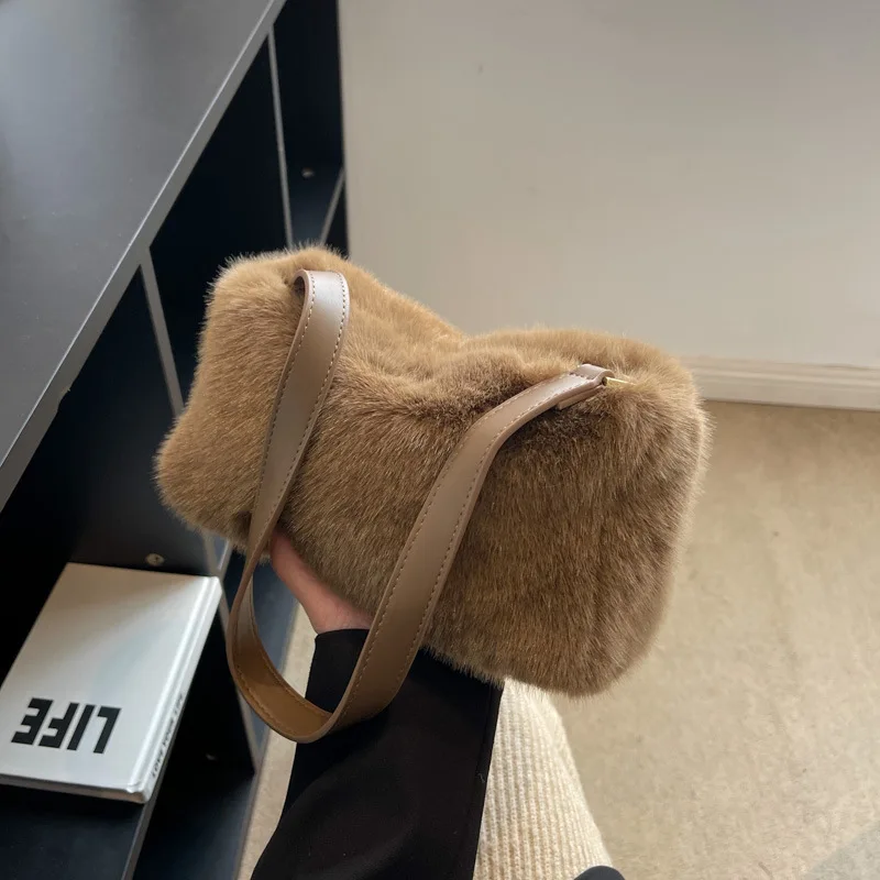 

Fashion Faux Fur Shoulder Bag Cute Fluffy Handbag Mini Shoulder Chain Bag Messenger Bag Large Capacity Casual Totes