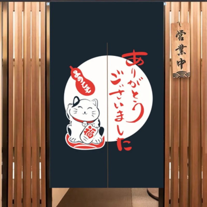 

Декоративная занавеска-норен с изображением кошек-талисманов Аригатоу и Фукусуке, японский декор для дверей магазинов и ресторанов.