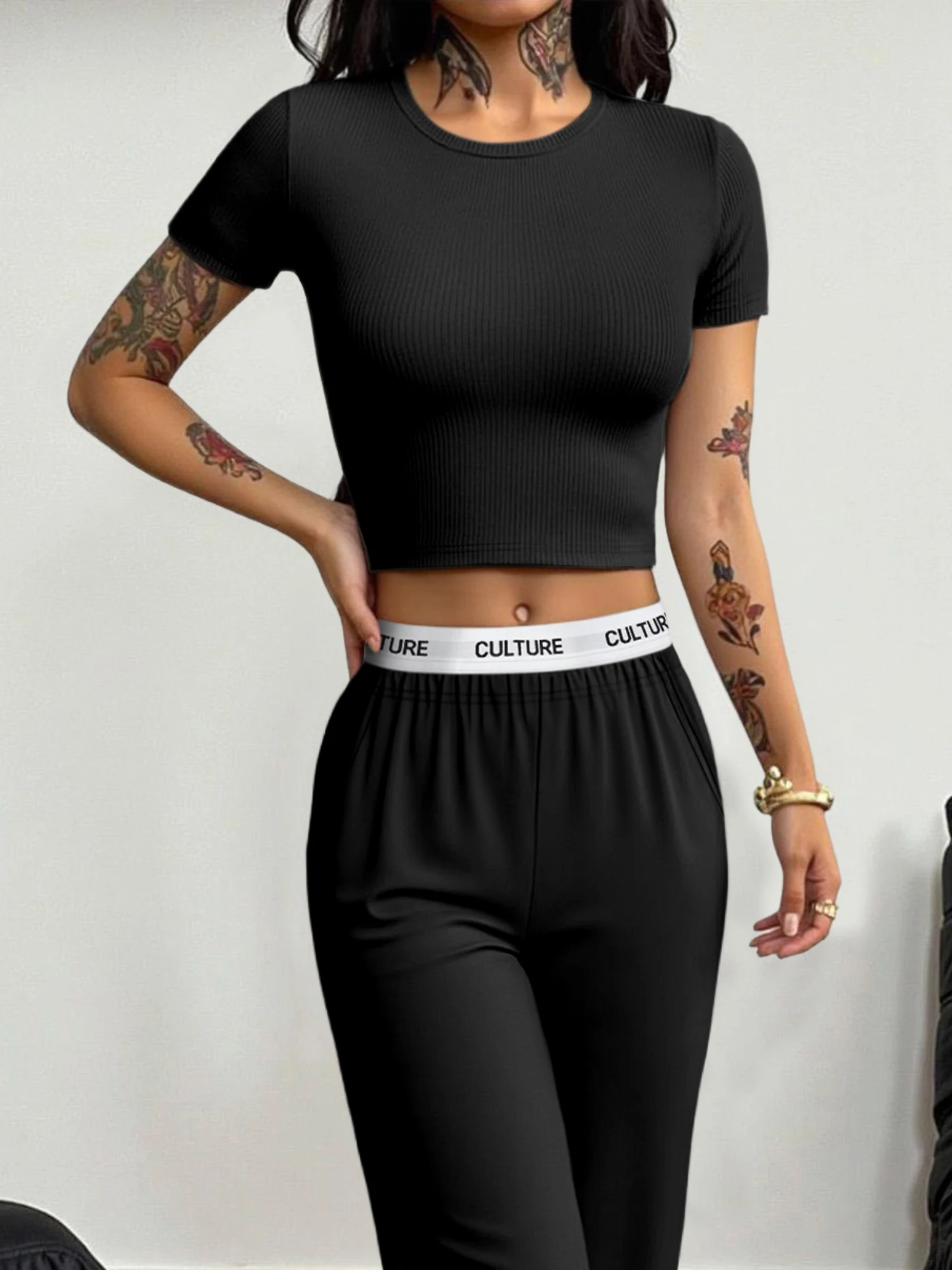 Modern Active Cropped Ribbed Top, Form‑Fitting Short Sleeve Blouse for Leisure Sports & Workout Routines