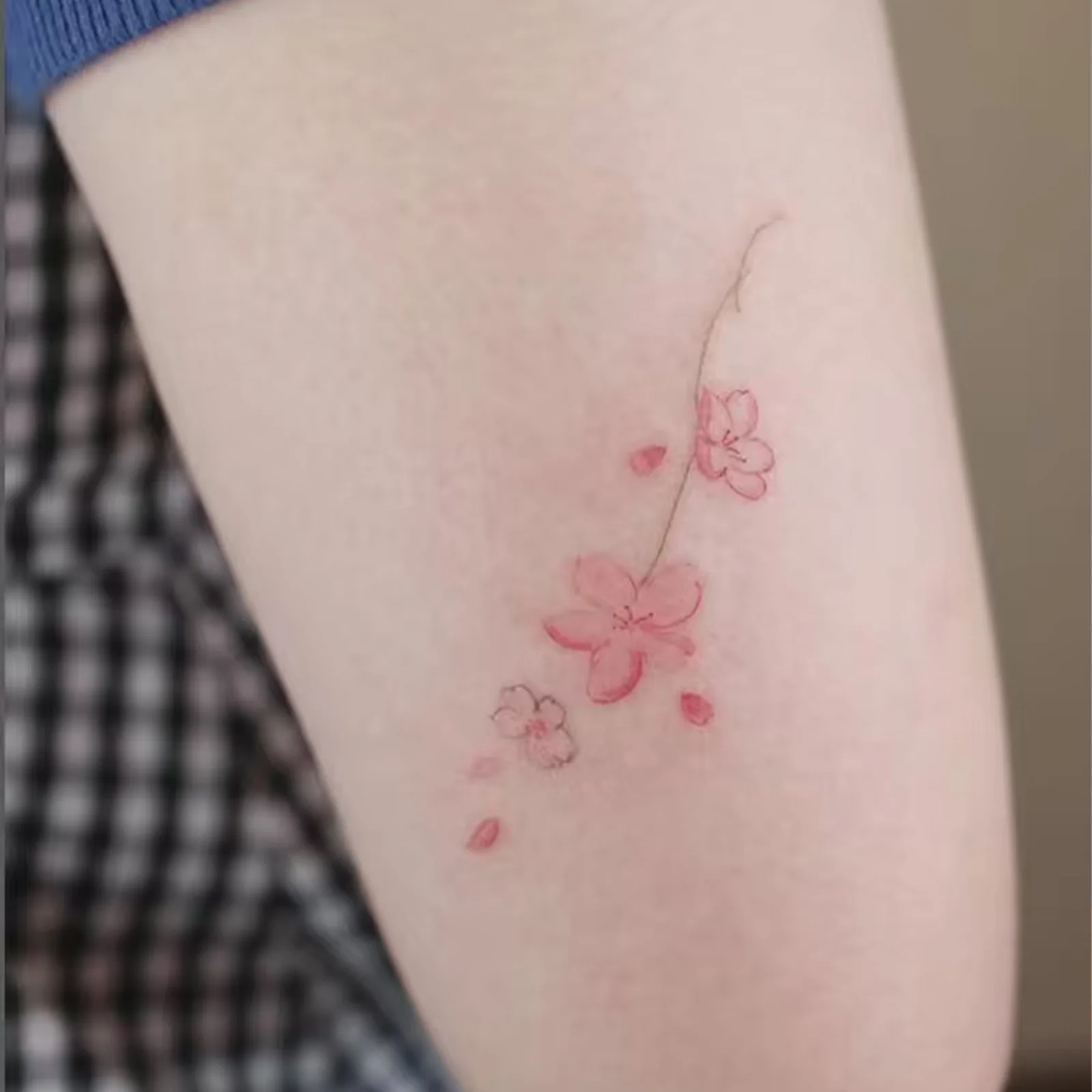 Watercolor Cherry Blossom Petal Tattoo Sticker Gradient Effect Waterproof Sweatproof Non-reflective Temporary Tattoo