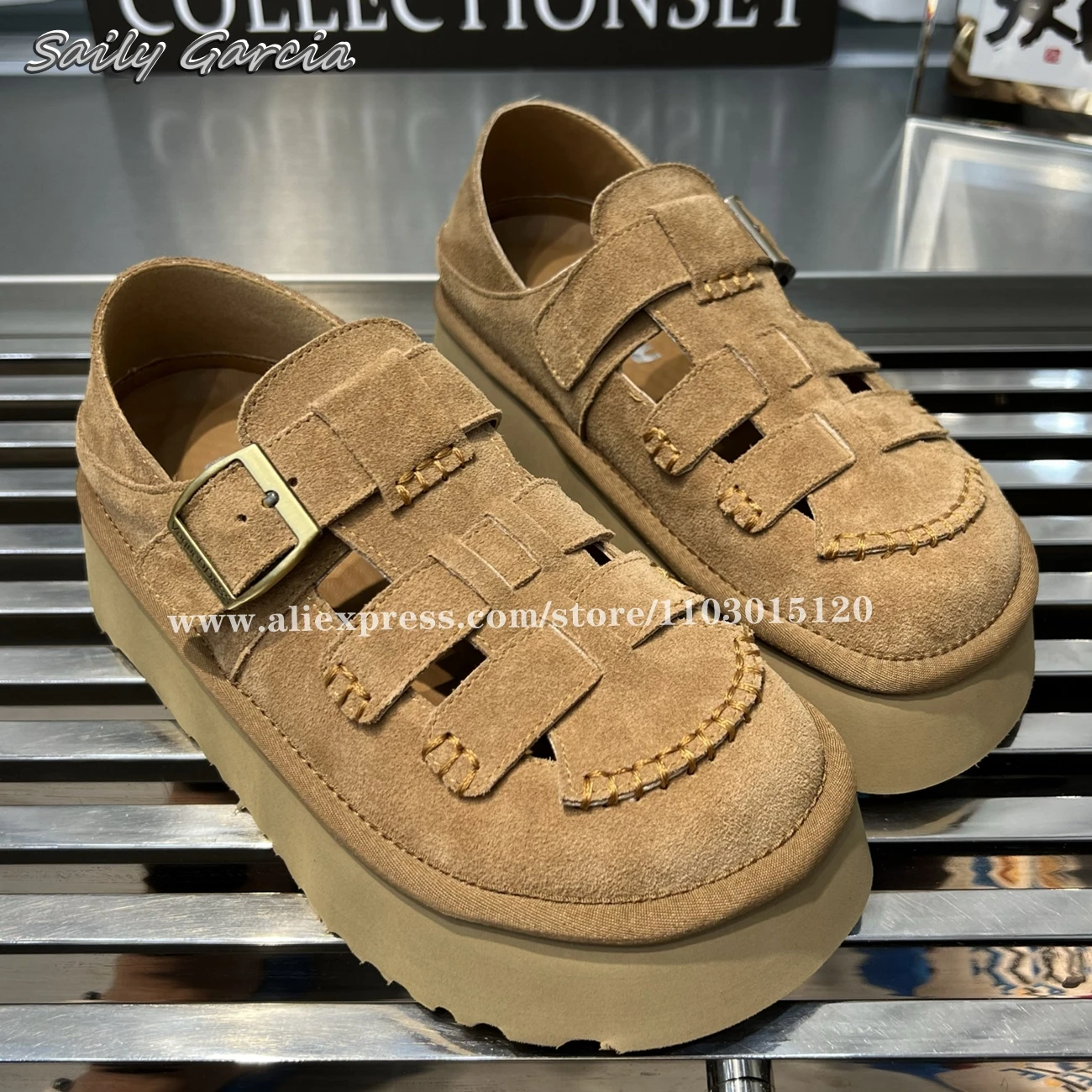 Sandal sol tebal tali gesper berongga Suede, sandal Platform ujung bulat sepatu kasual Retro baru musim panas 2024