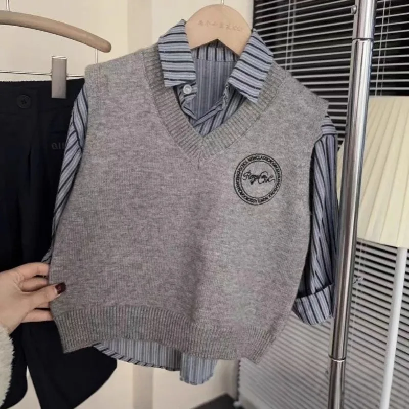 

Girls Boys Vest 2025 Spring Autumn New Arrival Versatile Childrens Clothes Preppy Fashion Knit Gray Solid Color Vest