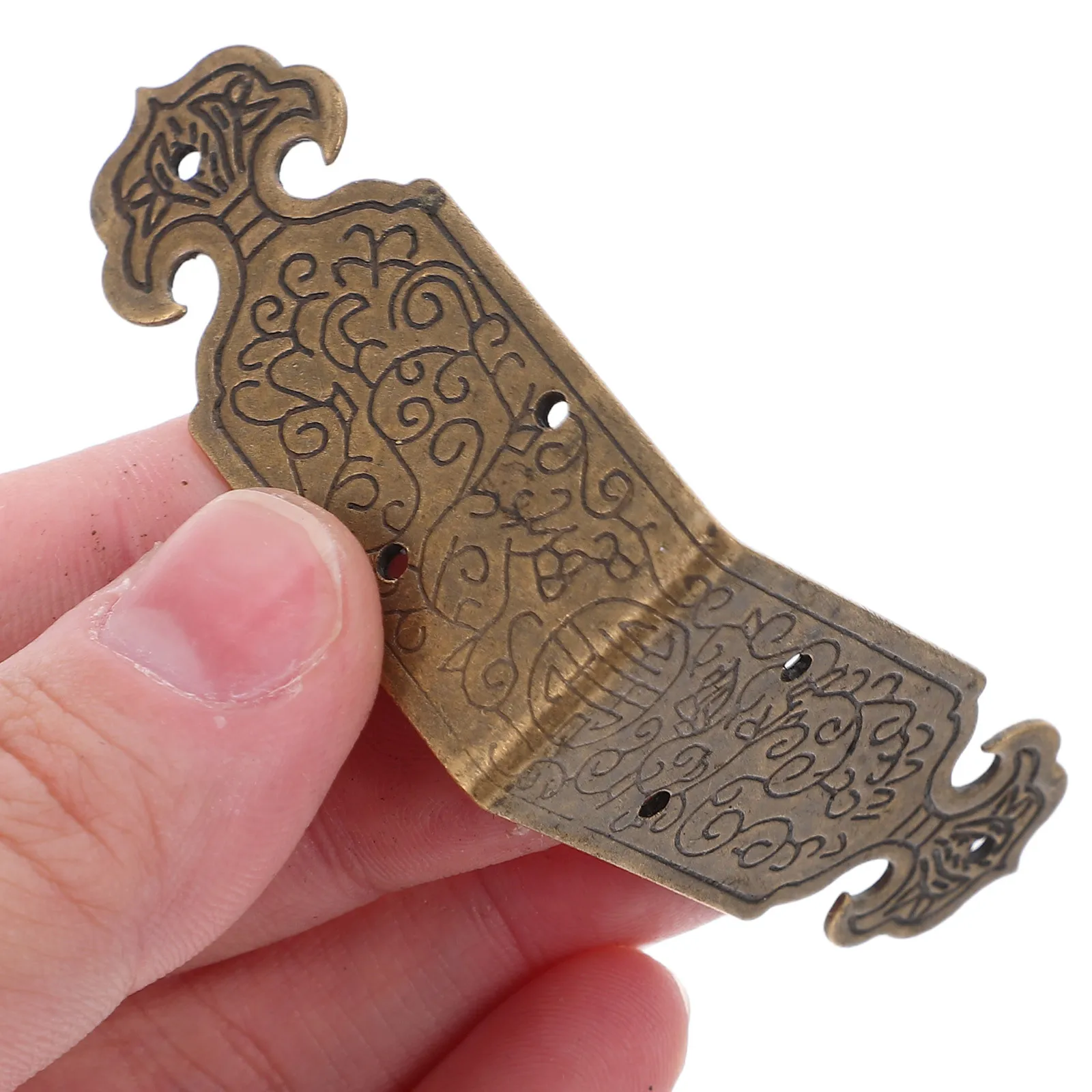 

8Pcs Vintage Brass Corner Protectors Embossed Metal Decorative Guards for Wooden Boxes Cabinets Furniture Edge Trim