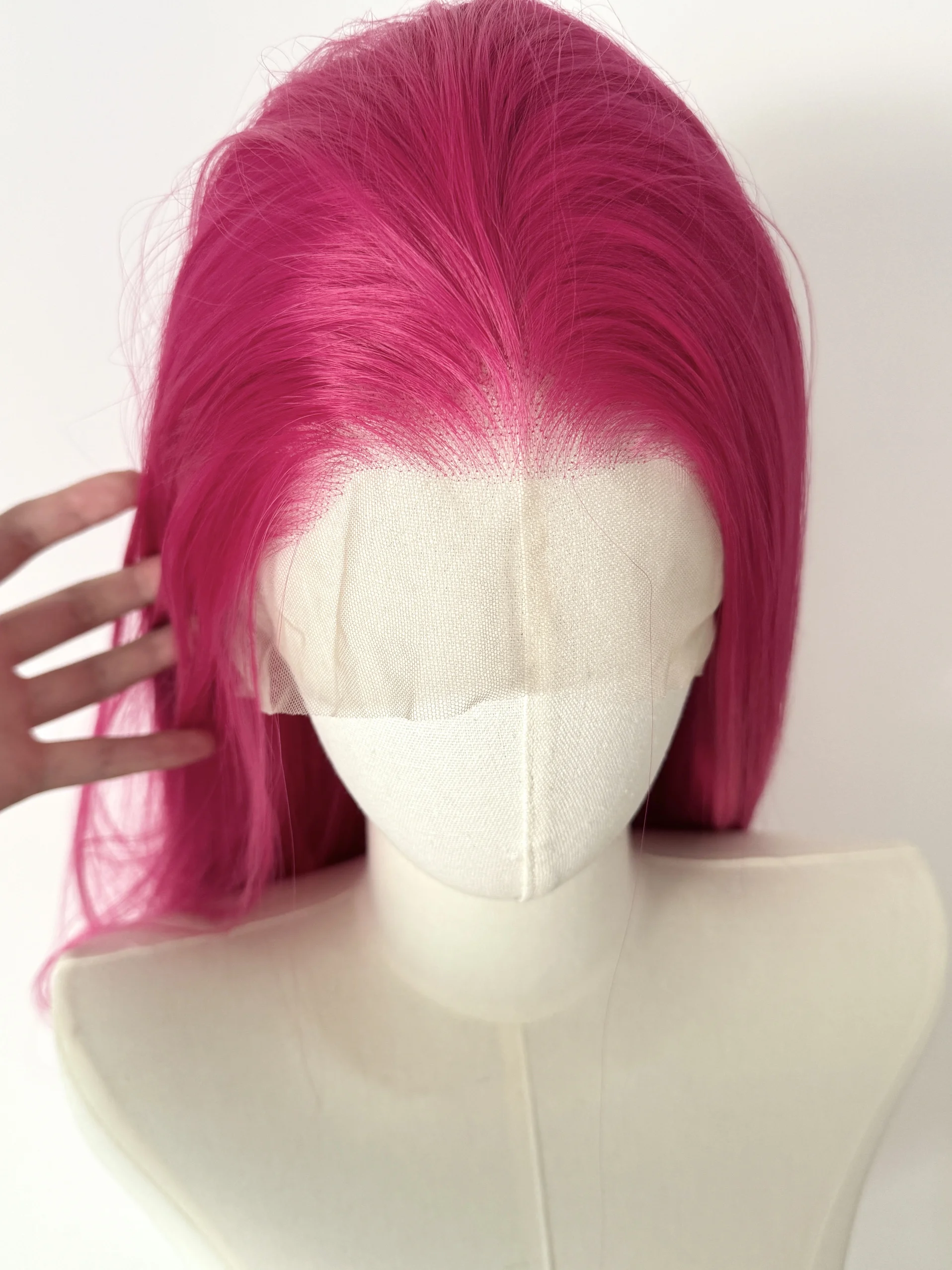 วิกผมลูกไม้สีแดงกุหลาบสำหรับผู้หญิง ถอนขนแล้ว ผมตรงยาว 13*4  วิกผมสังเคราะห์ทนความร้อนแบบธรรมชาติสำหรับคอสเพลย์ ขนาด 26 นิ้ว