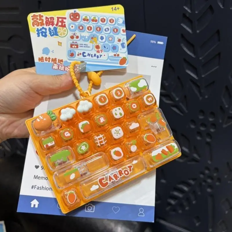 Niedliches Fidget-Tastatur-Spielzeug mit Kirschmotiv, zur Stressbewältigung, mit süßen Cartoon-Motiven, ideal zur Entspannung, für Büro, Freizeit und als Geschenk für Teenager. – Detail 4