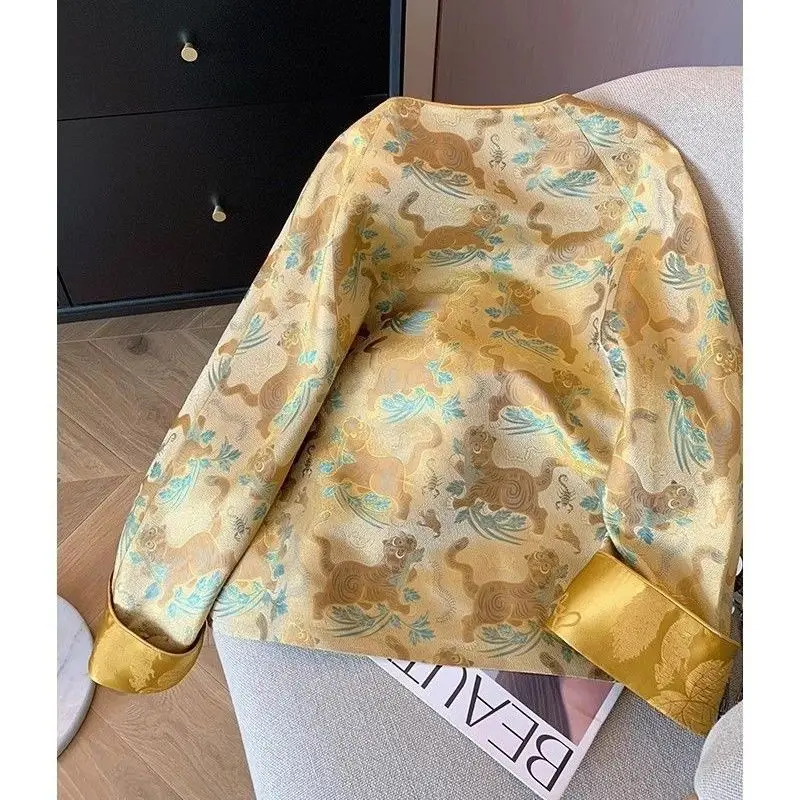 A New Chinese-style Jacquard Round-neck Button-up Jacket for Women in Early Spring Retro High-end and Unique Tang Suit Top Coat