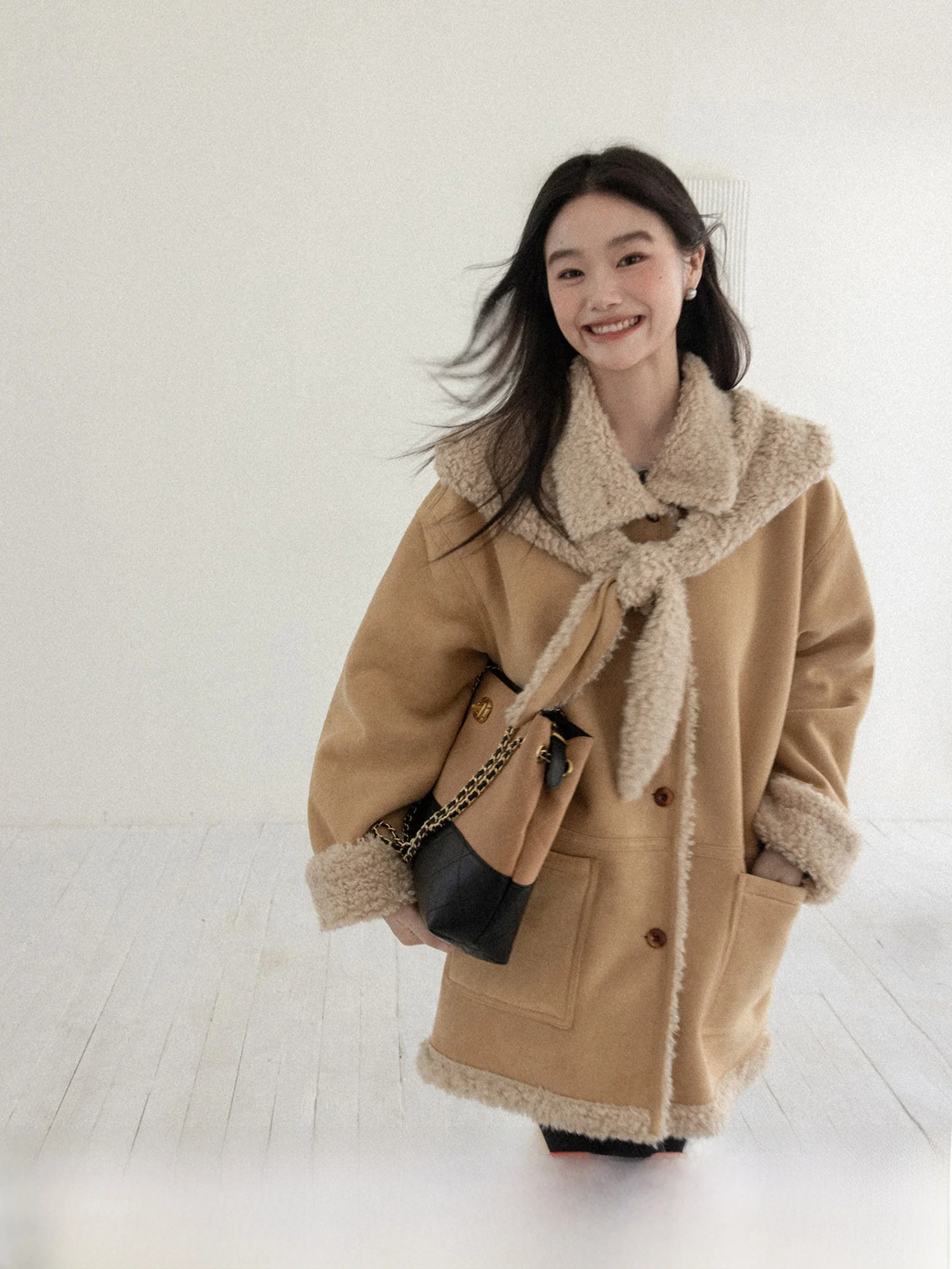 

Утепленное зимнее пальто из замши с меховой подкладкой для женщин, повседневное, свободного кроя, с капюшоном, теплый верх от Yanheng S