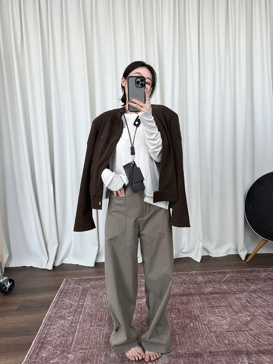 Jaqueta Feminina de Couro Sintético com Zíper e Gola Alta, Textura Choco Brownie, Design Brownie, Estilo Meia-Idade