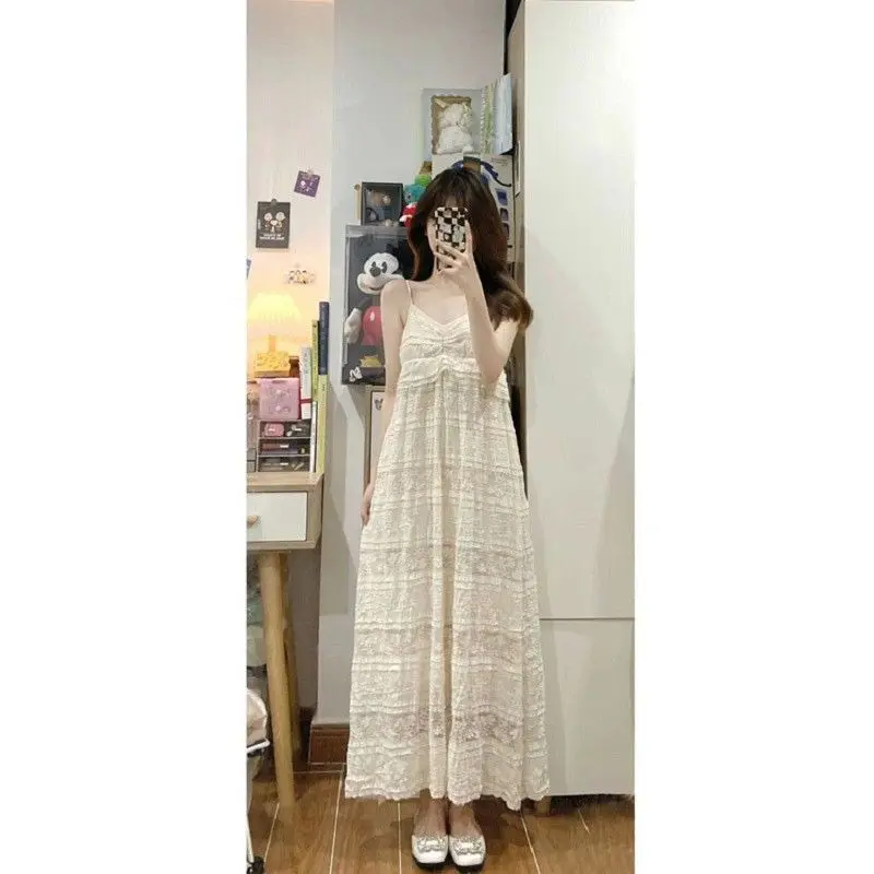 

2023 Summer Sweet, Fresh and Gentle V-neck Lace Cut Out High-end Feeling, Fashionable and Super Immortal Temperament Long Dress