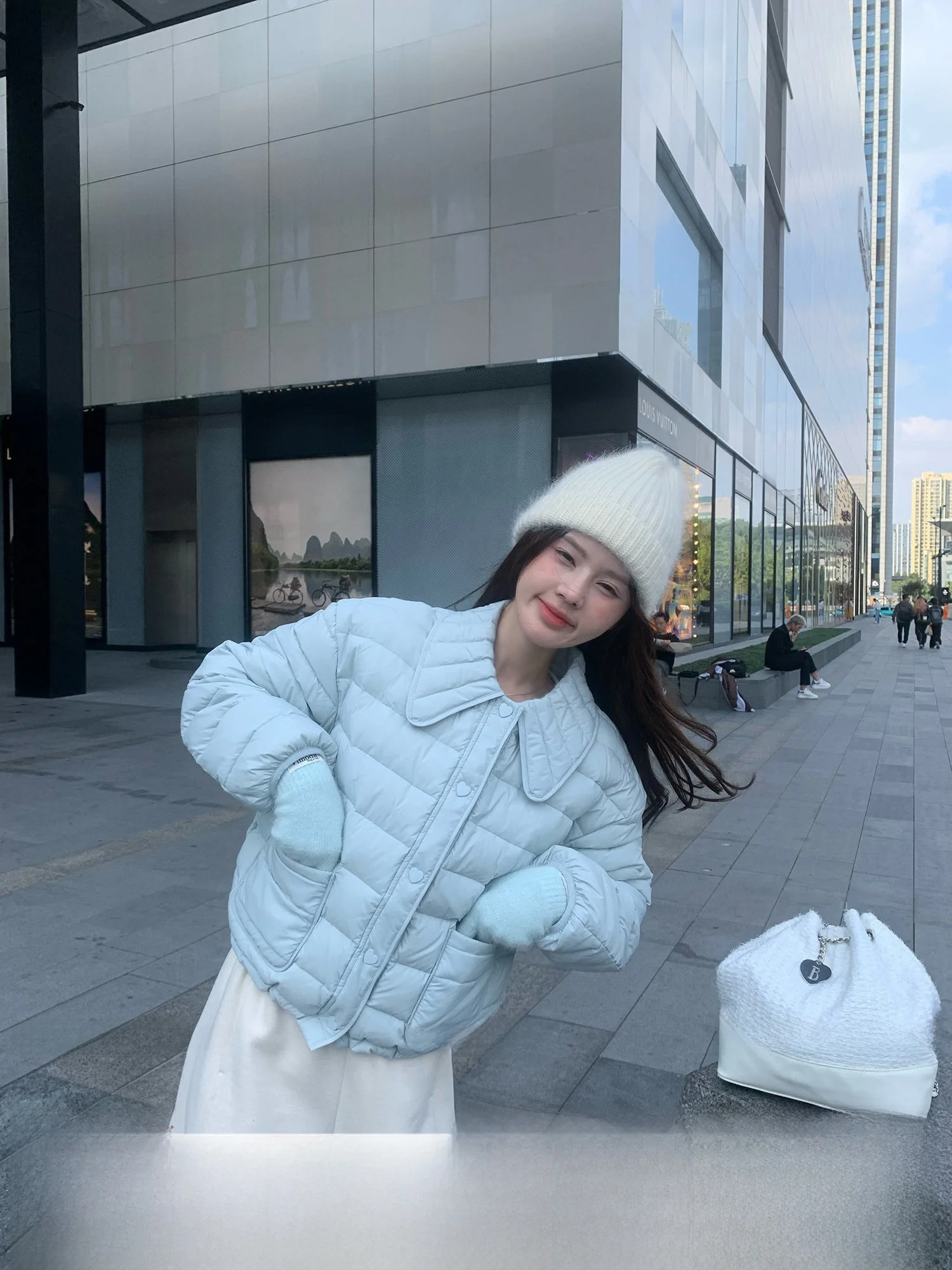

Faionable Casual Light White Du down Puffer Jaet Korean Sle Loose Fit Cry Fluffy Comfortable Women's Winter Coat