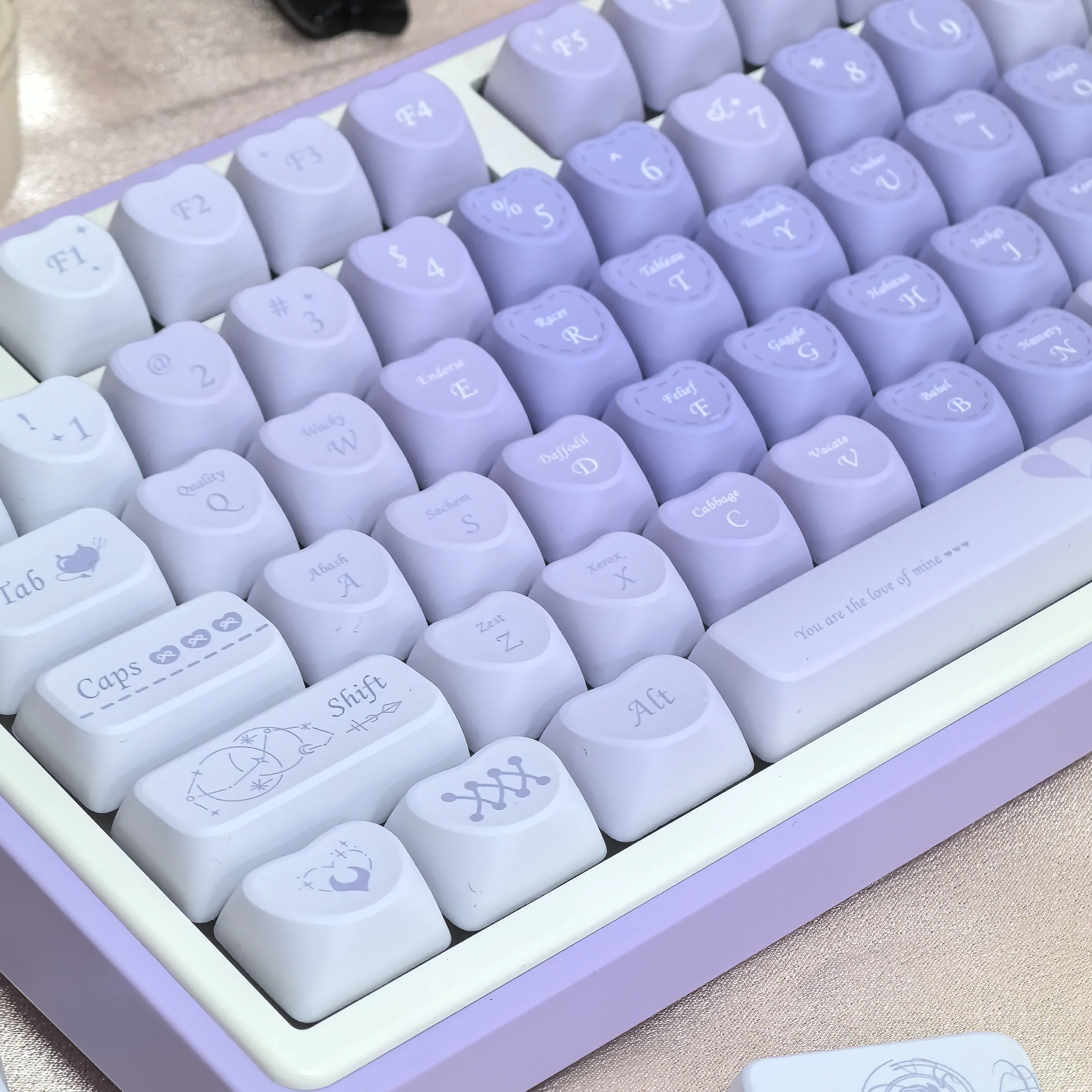 Capuchons de clavier en forme d'amour, Lo Pbt, style français romantique pour 87/98/104/75/64 120 prédire, bricolage mignon en forme de coeur, violet charmant, nouveau