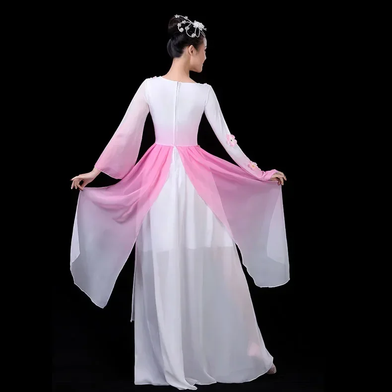 Traditionelles chinesisches Volkstanzkostüm für Damen und Erwachsene, eleganter Fächerschirm, Hanfu-Kleidung, alter Yangko-Tanz, Bühnenaufführung