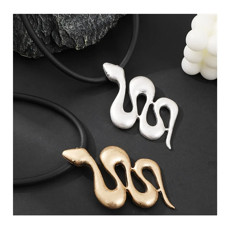

The New Model Is Specially Designed for Simple and Fashionable Short Necklaces, Snake Pendants, and Unique Niche Collarbone Chai