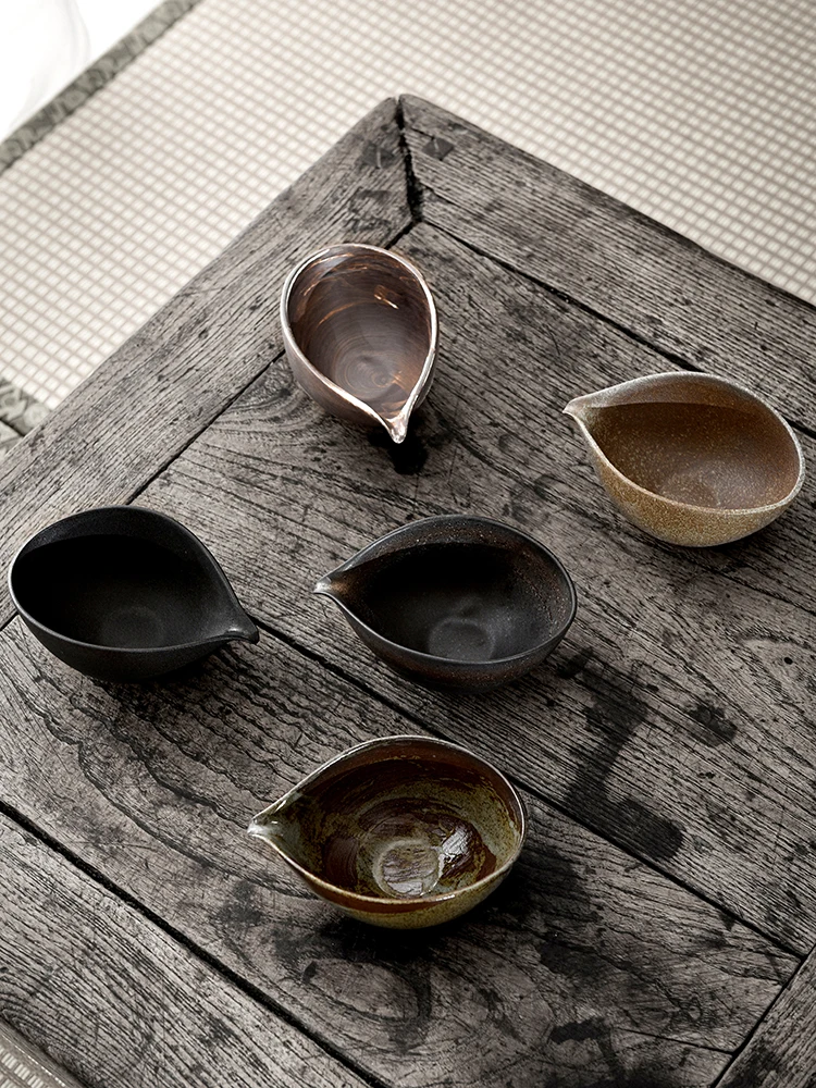Retro Ceramic Gongfu Tea Set Single Tea Pouring Cup Separation Yixing Pottery Eagle Beak Public Reason Cup Tea Ocean