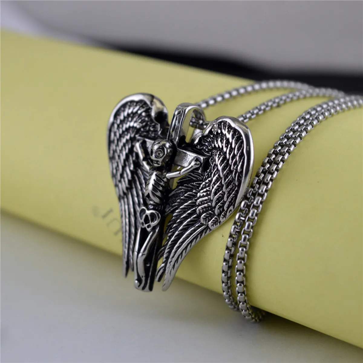 Retro Skull Demon Wings Cross Pendant Necklace Men's Fashion Punk Trend Exorcism Lucky Jewelry