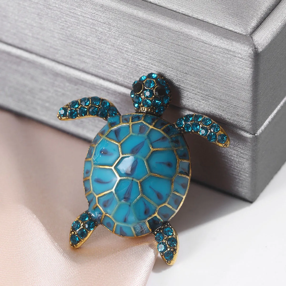 1PC Women's European and American Trend Personalized Turtle Shaped Brooch Fashion Dressing Banquet Party Festival Gift 7400