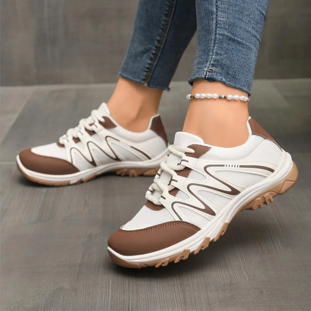 

New large-sized casual and fashionable front lace-up sporty mesh breathable sports shoes for the autumn of 2025