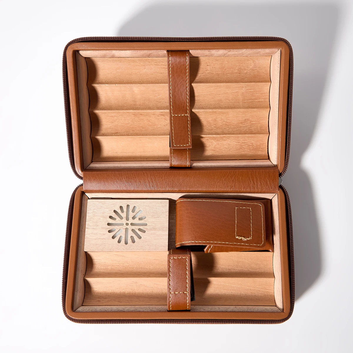 portable cigar bag,Cedar wood cigar humidor,  leather cedar wood with humidifier and towel. The cigar box can hold 6 cigars