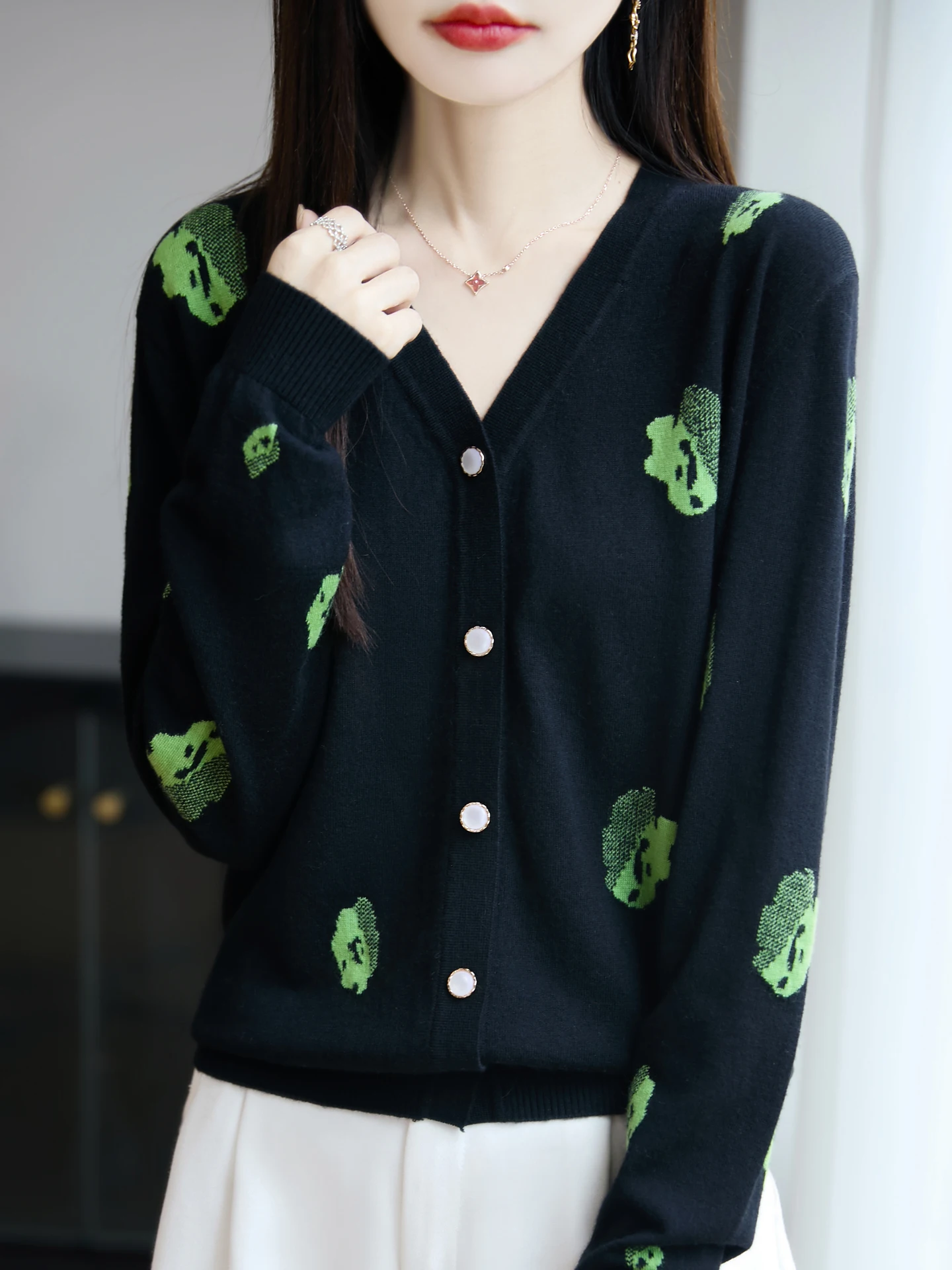 25New خريف شتاء الصوف سترة طويلة الأكمام كبيرة الحجم سترة سترة برقبة على شكل v المرأة الجاكار تريكو معطف موضة الترفيه نمط