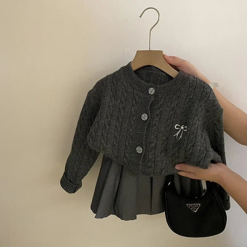 Sweaters Girl Bow Knitting Cardigan Loose Coat Autumn New Fashion Pleated Skirt 2024 Childrens Clothing Sweet Striped