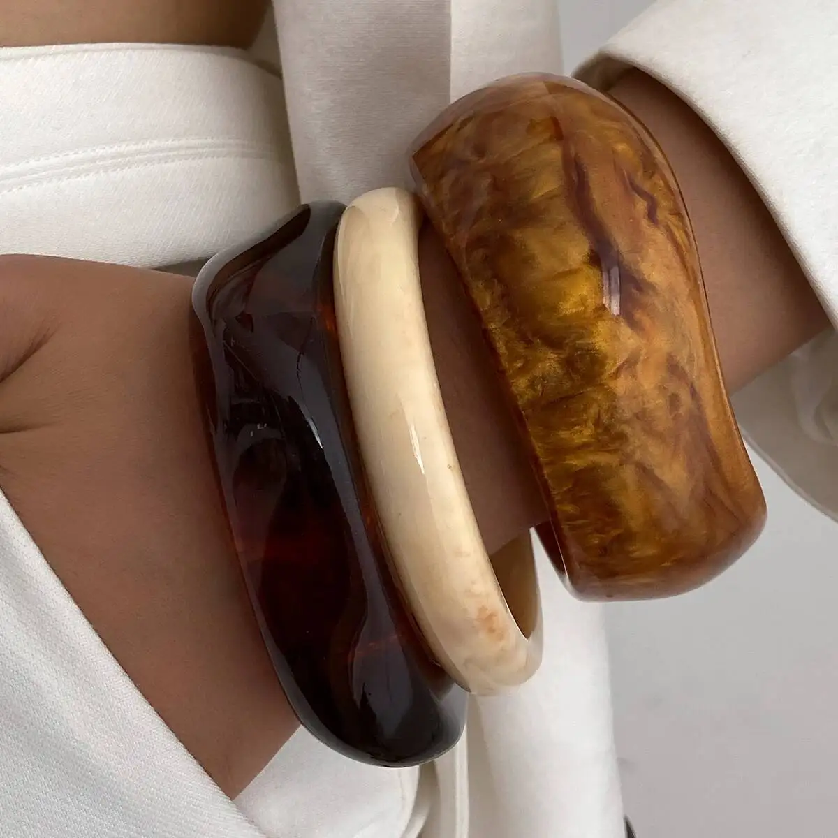 IngeSight.Z Punk Übertriebene Harz Geometrische Chunky Armreifen Frauen auf Hand Hip Hop Breiten Arm Armbänder Ästhetischen Y2K Schmuck Geschenk