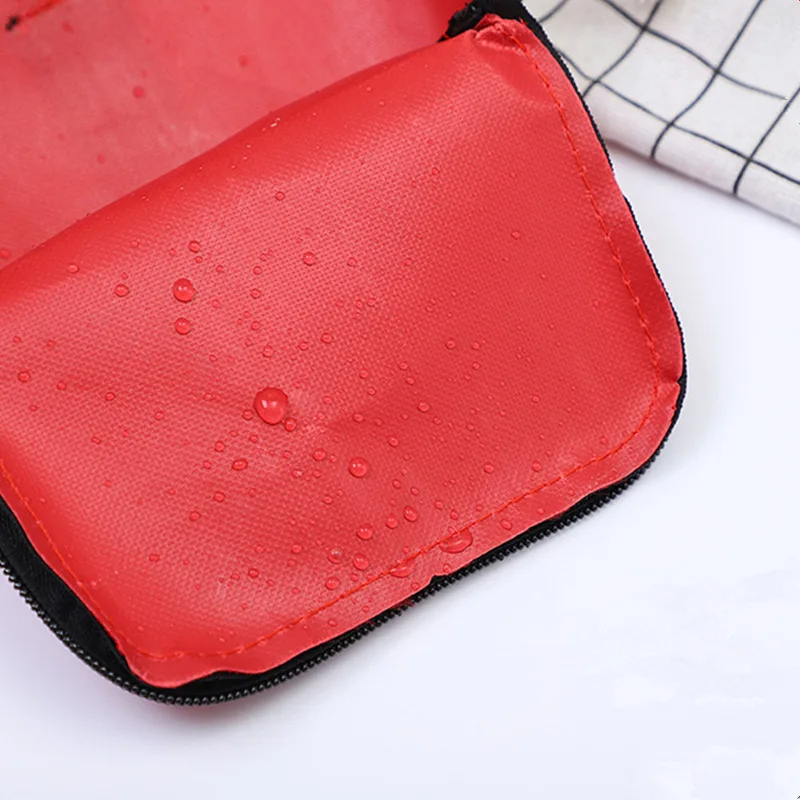 Kotak Pertolongan Pertama Mini PVC Merah Tas Kosong Bertahan Hidup Darurat Berkemah Luar Ruangan Tas Penyimpanan Tahan Air Obat Perban 14x11x5cm