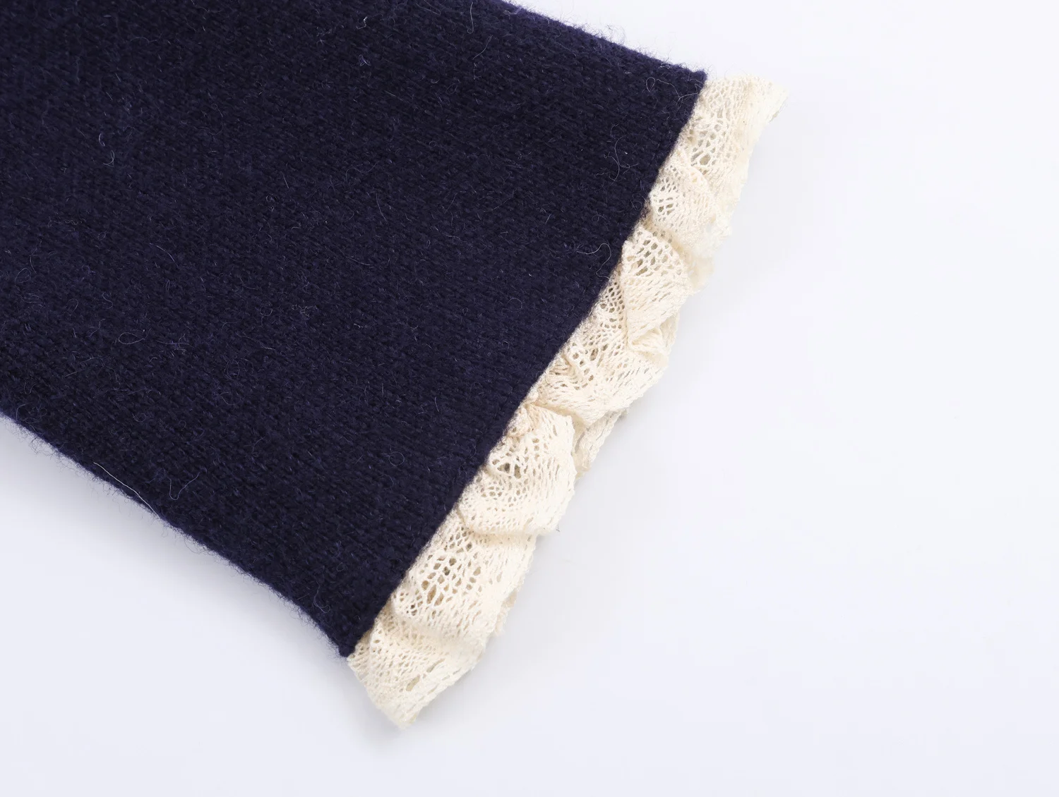 Cardigan lavorato a maglia con colletto tondo con bordi in pizzo a maniche lunghe SS semplice alla moda casual delle nuove donne invernali 2025