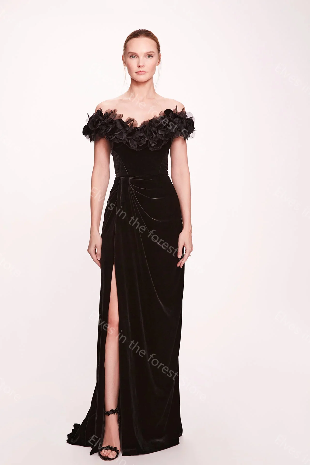 Vintage Black Evening Dresses Off Shoulder Velvet Women Prom Gowns Floral Appliques Side Split Customized Mother of Bride Gowns