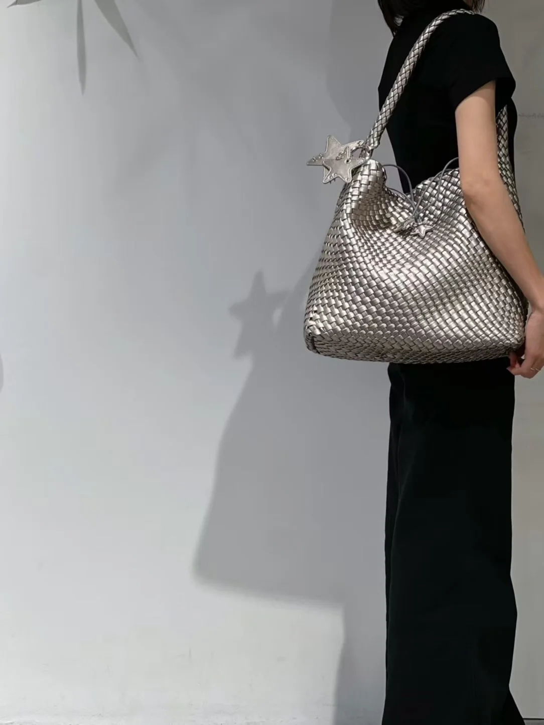 

Women's Bucket Shoulder Bag Spacious Foldable Design Beach Travel Daily Use Soft material Women's woven shoulder bag