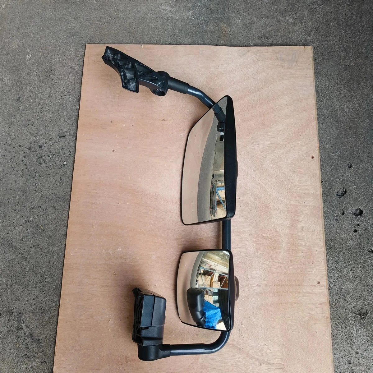 Suku Cadang Truk Eur ocv VOE 84214241 L.H Kaca Spion