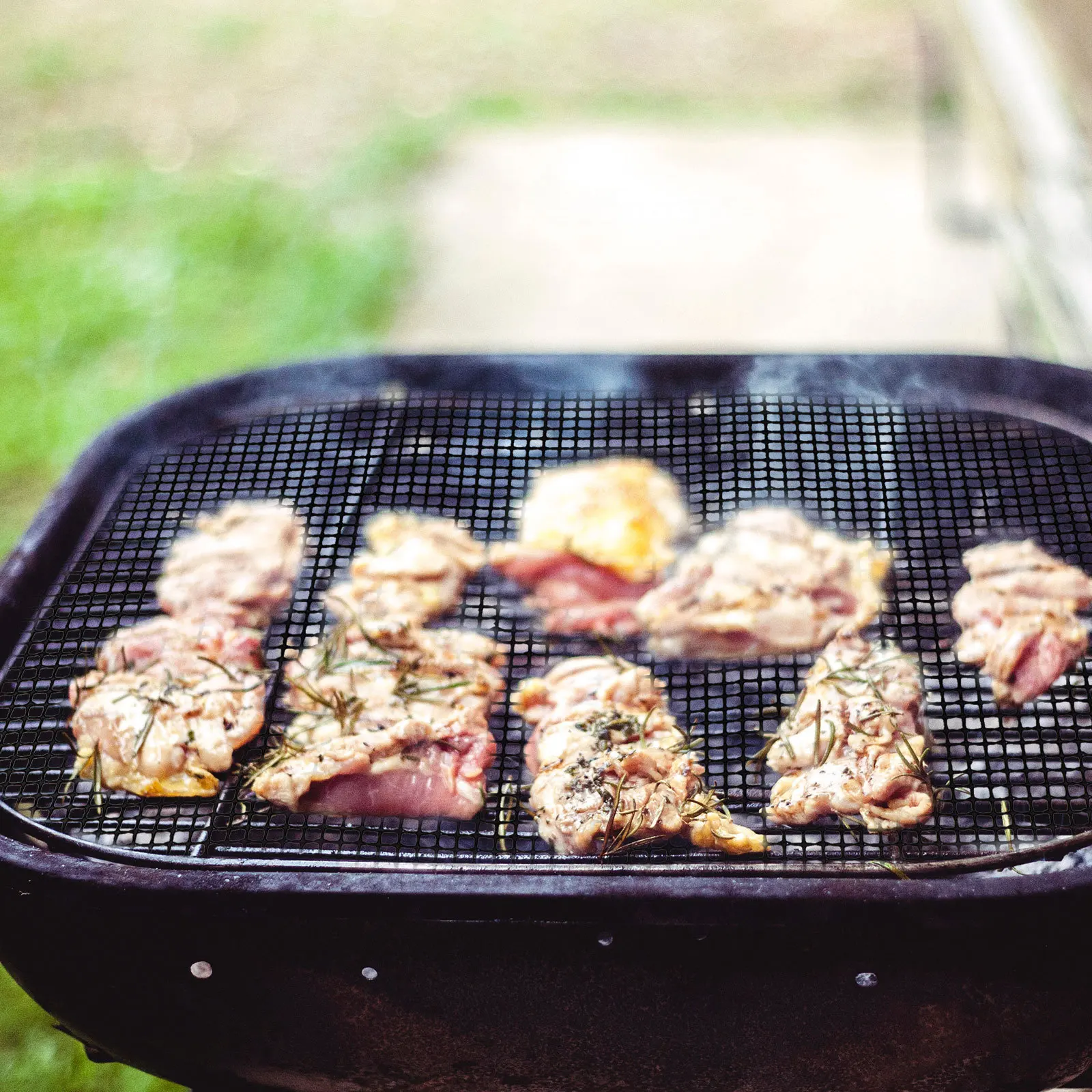 

1Pcs Barbecue Mesh Mat Fiberglass Non-Stick Heat Resistant Bbq Grill Mesh Sheet Reusable Nonstick Grill Pad Non-Stick Bbq Mat