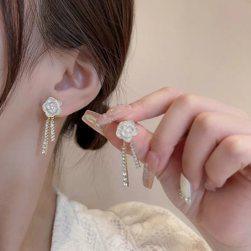 New Women's Ear Accessories Without Ear Hole Advanced Mountain Tea Flower Ear Clip with a Simple and Luxurious Temperament QY029