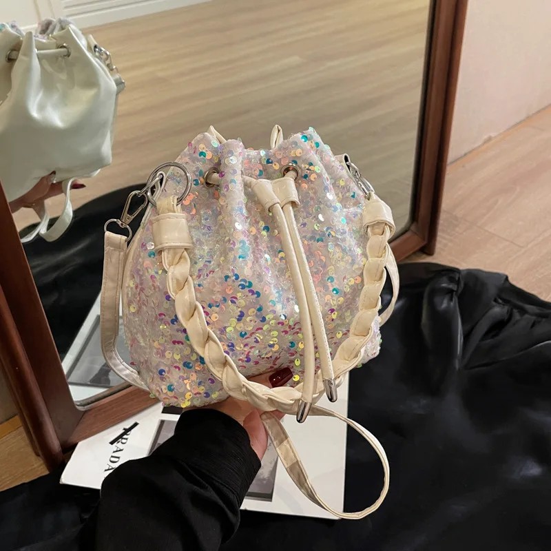 

​ ​ Осень-зима 2025 г., блестящая сумка-ведро на шнурке, знаменитая маленькая сумочка в Instagram для женщин, универсальная сумка через плечо