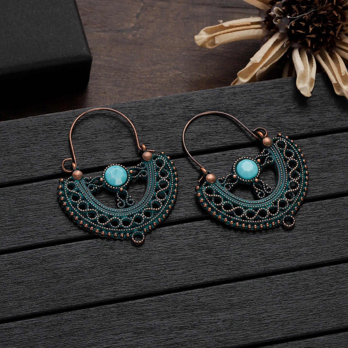 Green Bronze Metal Earrings Hollow Geometry Dangle Earrings for Women Ethnic Vintage Charm Jewelry Brincos Accessories
