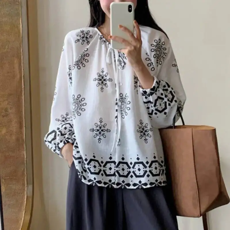 

LIMO Элегантная рубашка большого размера в стиле бохо во французском стиле, свободная блузка с цветочным принтом, 2025, модный женский топ-туника