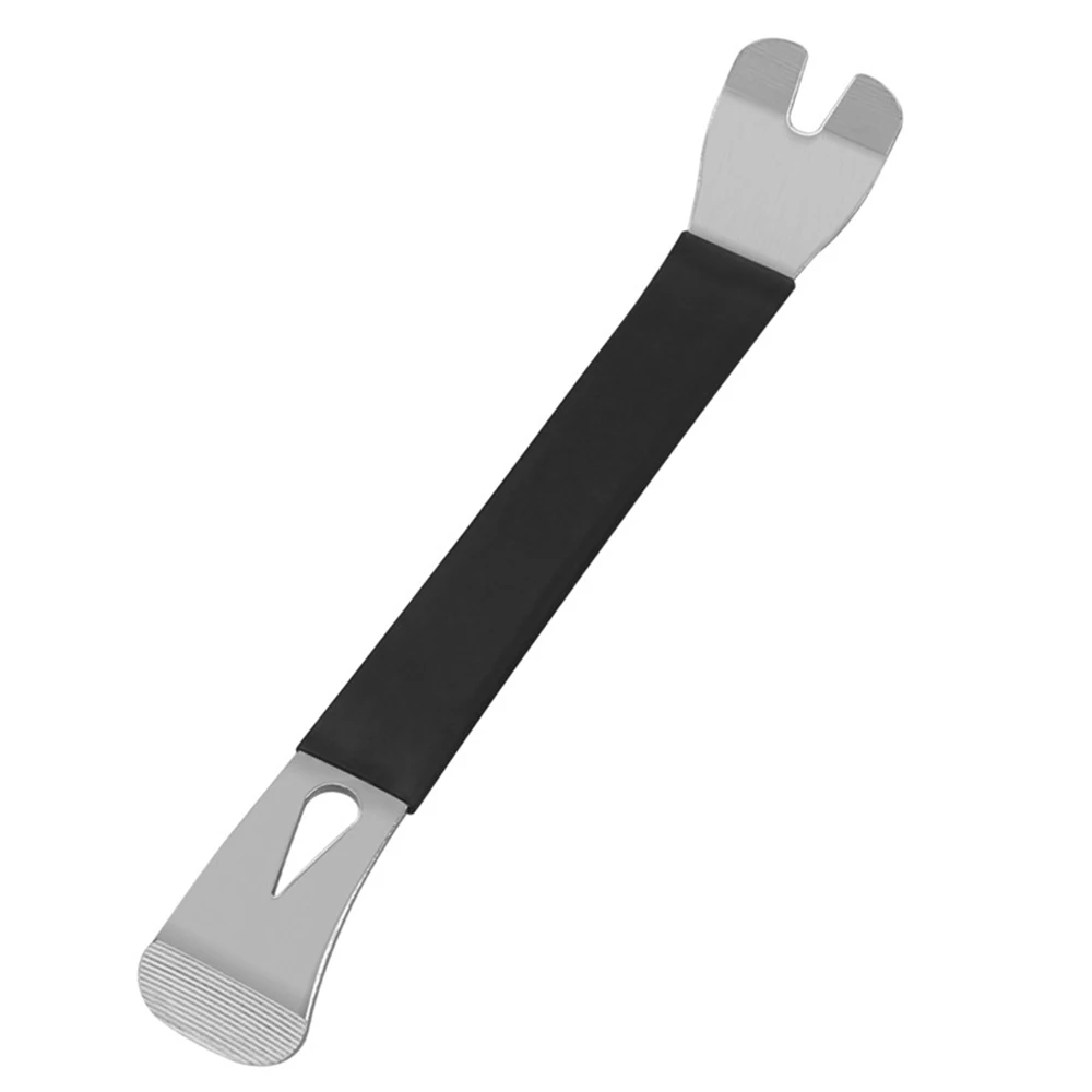 

Инструменты для разборки автомобильной аудиосистемы: съемные клипсы, нержавеющие отвертки-лопатки, рычаги для вскрытия, монтировки, ключи для снятия дверных панелей и элементов интерьера.